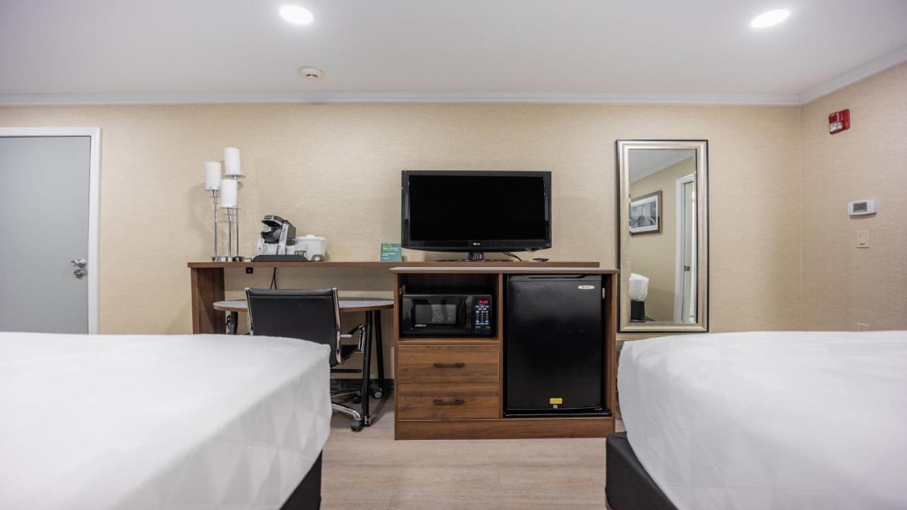 Holiday Inn Plainview-Long Island By Ihg Exterior photo